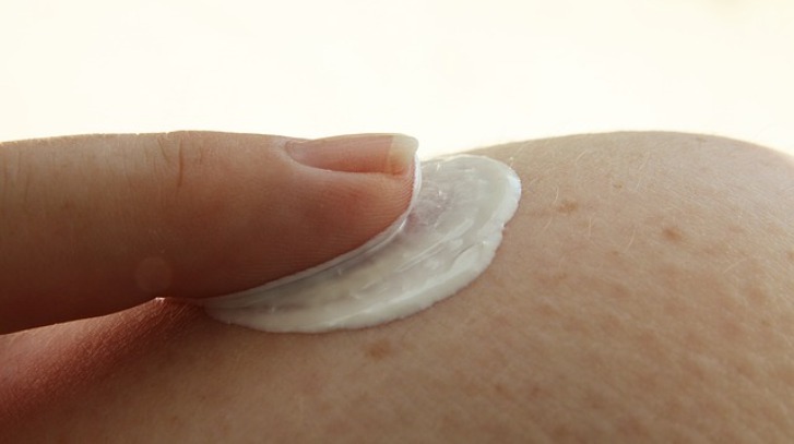 Skin Care Tips: गर्मियों में इन घरेलू उपायों से करें त्वचा की देखभाल