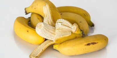 Fruits For Glowing Skin: चमकती त्वचा पाने के लिए इन फलों का करें सेवन
