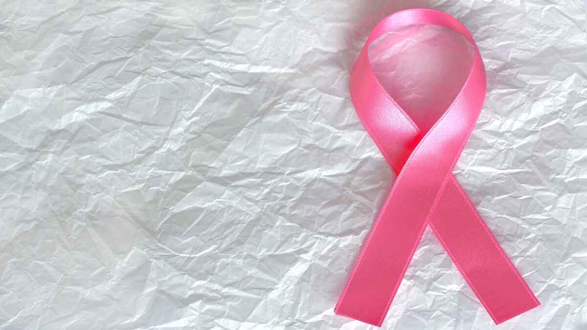 Breast Cancer Symptoms ब्रेस्ट कैंसर के लक्षण, कारण और इलाज (Credit: Pixabay)