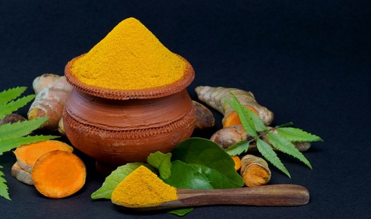 Turmeric benefits for skin: सुंदर त्वचा पाने के लिए आजमाएं ये घरेलु उपाय