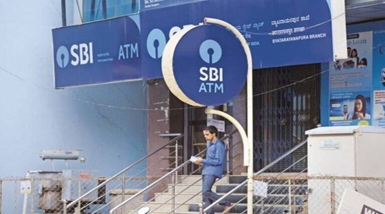 December Bank Holidays: दिसंबर में 13 दिन बैंक रहेंगे बंद, यहां देखें छुट्टियों की पूरी लिस्ट 4 December Bank Holidays: दिसंबर में 13 दिन बैंक रहेंगे बंद, यहां देखें छुट्टियों की पूरी लिस्ट