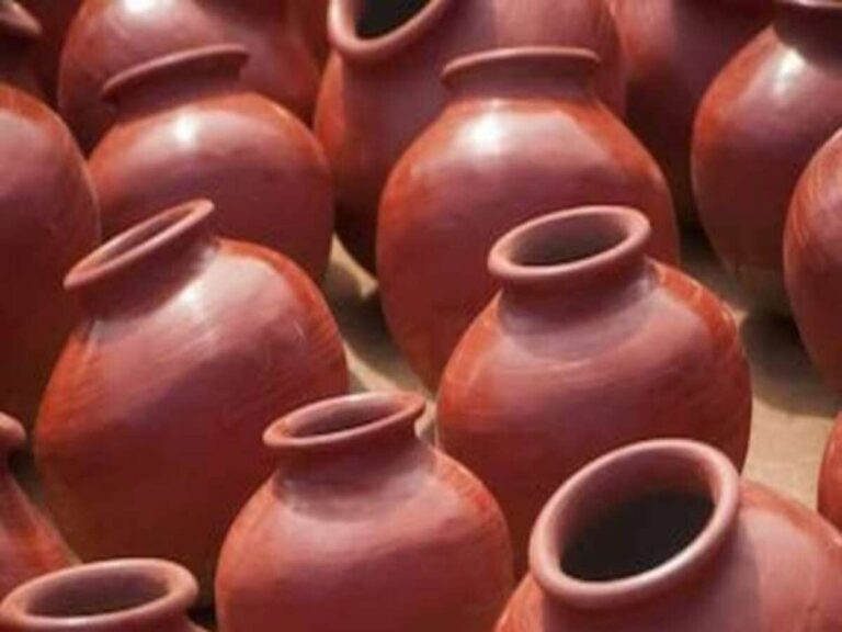 Clay Pot Water Benefits: मटके का पानी पीने के 5 बड़े फायदे यहां जानिए