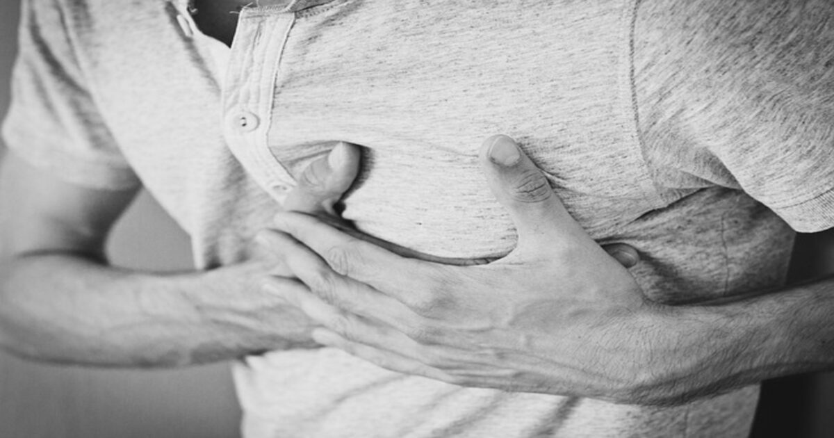 Heart diseases symptoms: जानिए हृदय रोग के कारण, लक्षण और घरेलू इलाज (Image Source: Pixabay)