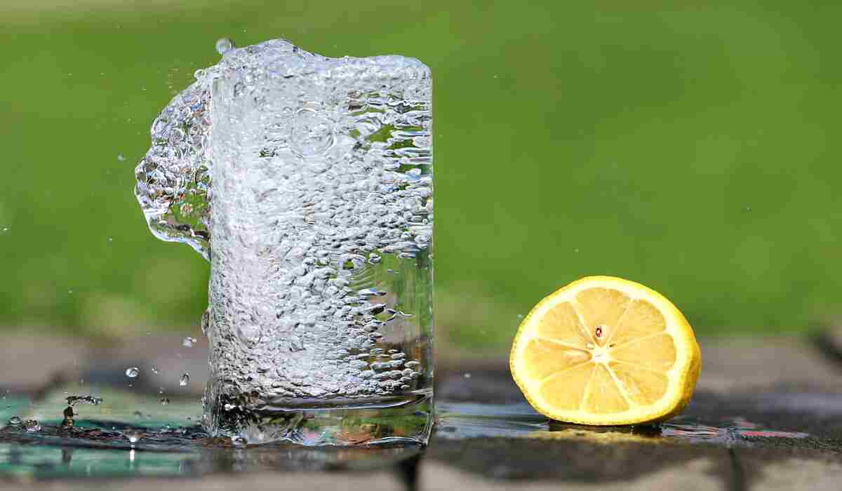 Lemon water benefits: रोजाना खाली पेट नींबू पानी पीने से आप इन बीमारियां रहेंगे कोसों दूर, जानिए कैसे (Image Source: Pixabay)