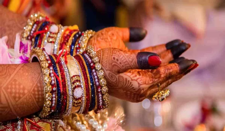 Marriage Anniversary Wishes: शादी की सालगिरह की शुभकामनाएं और बधाई सन्देश 5 Marriage Anniversary Wishes: शादी की सालगिरह की शुभकामनाएं और बधाई सन्देश (Image Credit: Pixabay)