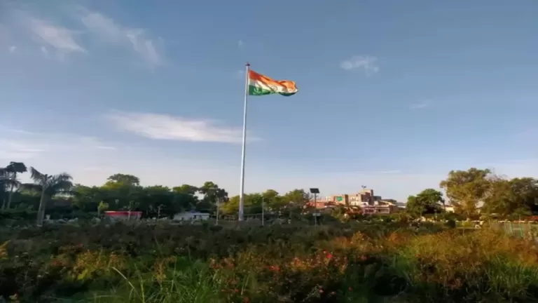 Independence Day 2023: स्वतंत्रता दिवस पर अपने रिश्तेदारों को भेजें ये खास देशभक्ति शायरी 6 Independence Day 2023 स्वतंत्रता दिवस पर अपने रिश्तेदारों को भेजें ये खास देशभक्ति शायरी