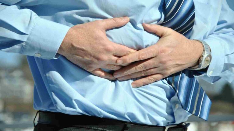 Stomach Pain: क्या आप पेट दर्द से परेशान हैं? तो इन खाद्य पदार्थों को खाना अभी से छोड़ दें, वरना पछताएंगे 3 Stomach Pain क्या आप पेट दर्द से परेशान हैं तो इन खाद्य पदार्थों को खाना अभी से छोड़ दें, वरना पछताएंगे