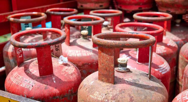Gas Cylinders: रसोई गैस सिलिंडर गोल क्यों होता है? जानें इसके पीछे की वजह 5 Gas Cylinders: रसोई गैस सिलिंडर गोल क्यों होता है? जानें इसके पीछे की वजह