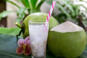 Coconut water benefits: नारियल पानी पीने से शरीर को क्या-क्या लाभ मिलते हैं?