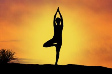 Yoga Tips: हर उम्र के लिए फायदेमंद है ये 4 आसान योगासन, आज से ही शुरू करें