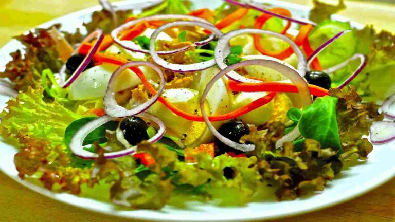 Healthy Salad Recipe हेल्दी डाइट के लिए सलाद बनाने के आसान तरीके और ज़रूरी टिप्स (Image Credit: Pixabay)