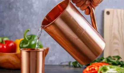 Copper Water Benefits: तांबे का पानी पीने के 17 फायदे, जो हर किसी को जानना चाहिए (Image Source: Social)